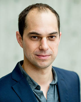 Listl headshot