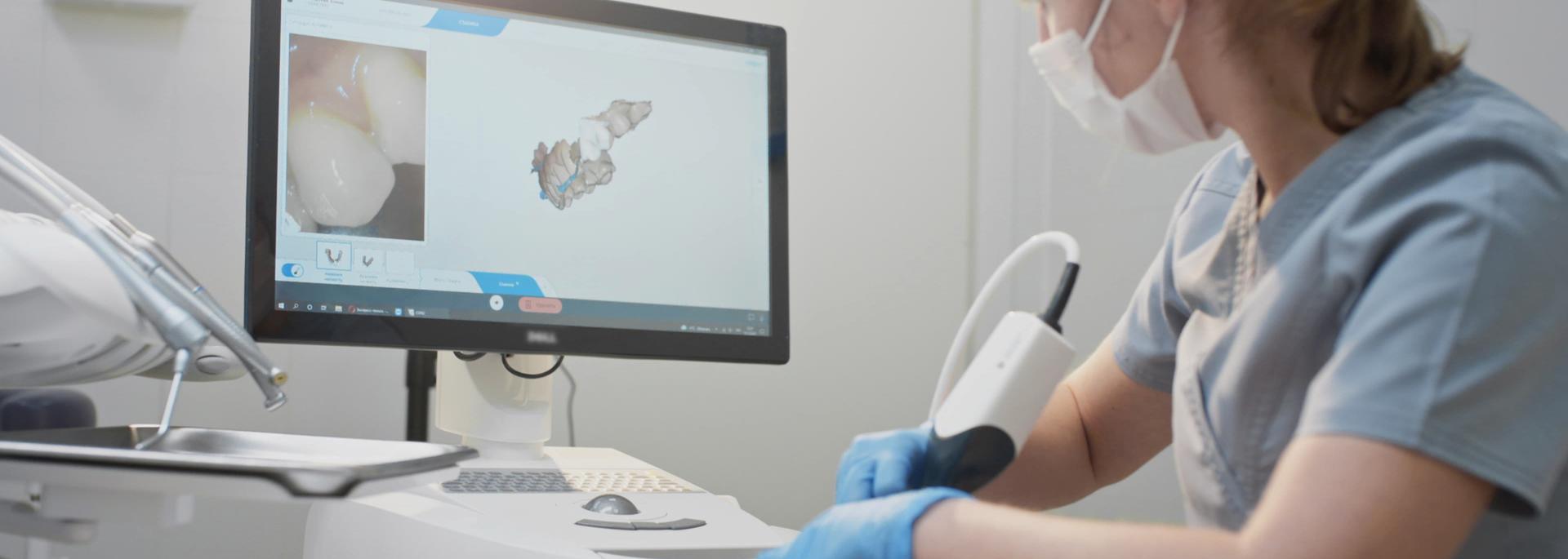 Doctor scans the patient's teeth in the clinic. 