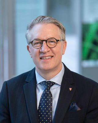 Headshot of Dean William Giannobile