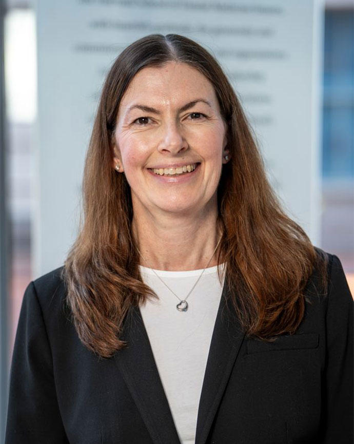 Alison Hardy headshot.